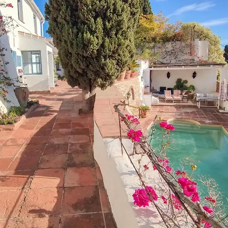Villa Half Moon House *